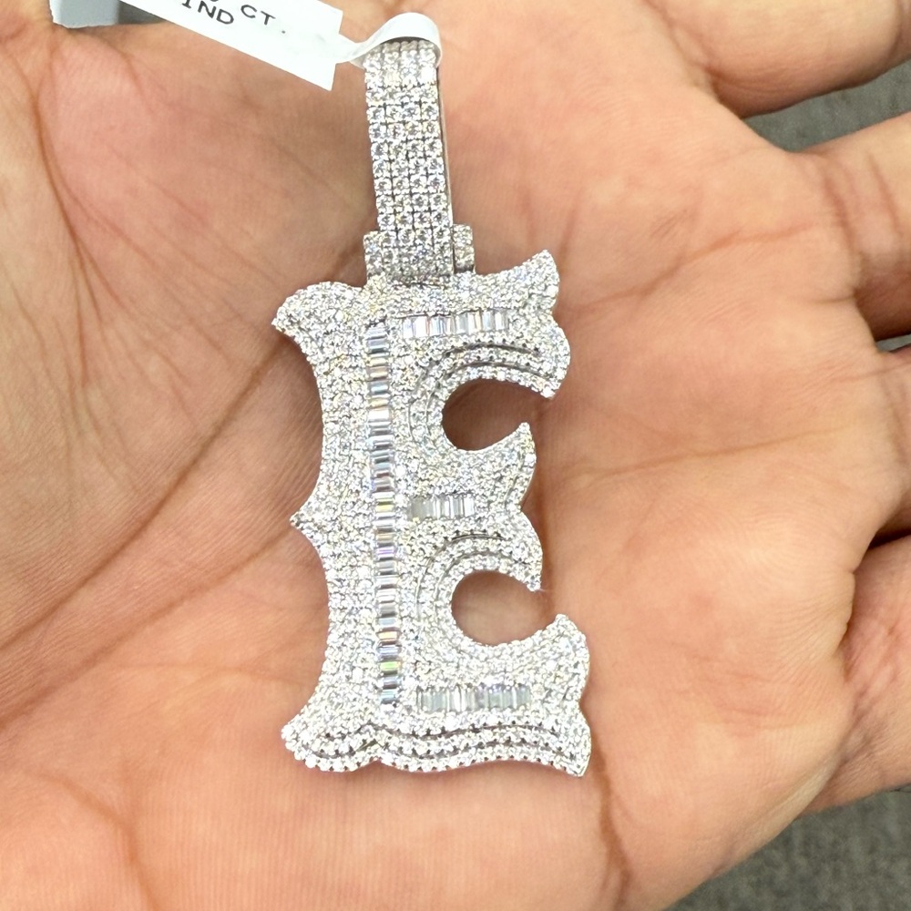 "925 Sterling Silver moissanite Diamond later E. Pendant